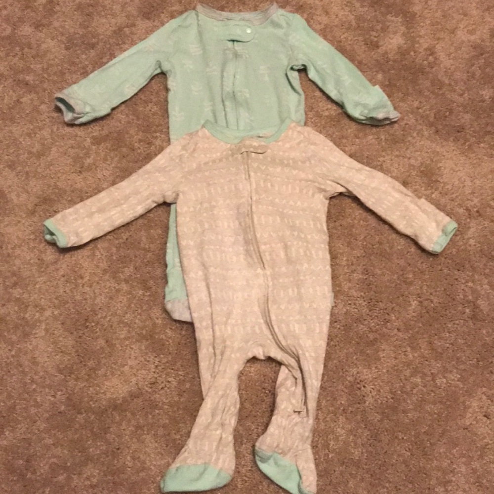 Lot of 2 baby pajamas - gender neutral 0-3 months